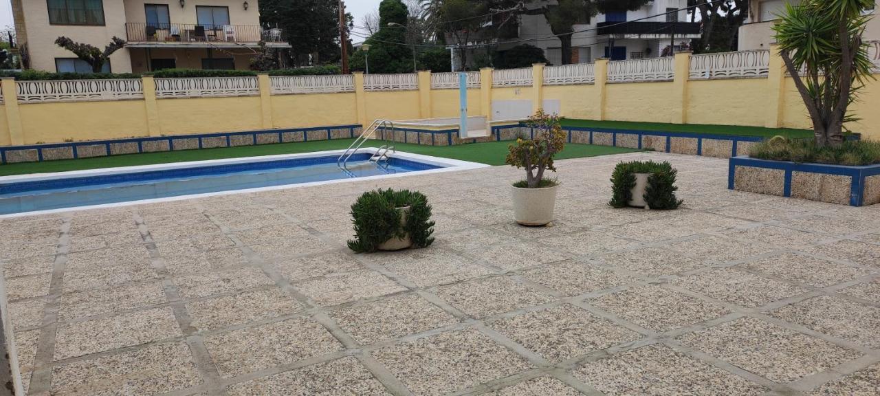 Acogedor Estudio En La Playa, Con Vistas Al Mar, Y Piscina Comunitaria Sant Salvador Luaran gambar
