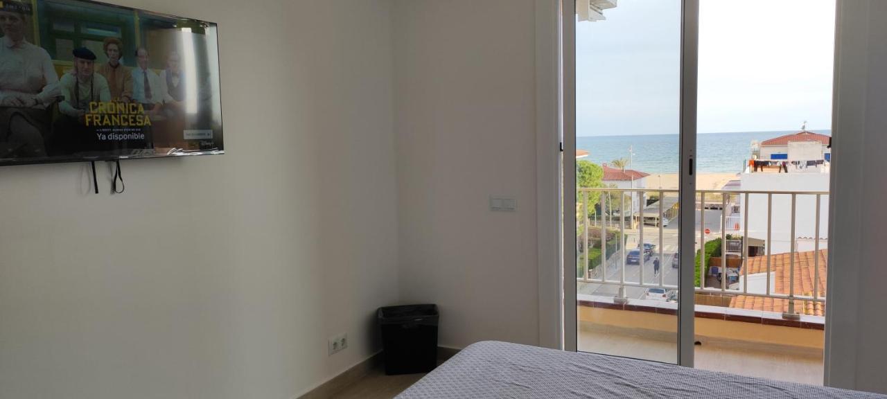 Acogedor Estudio En La Playa, Con Vistas Al Mar, Y Piscina Comunitaria Sant Salvador Luaran gambar
